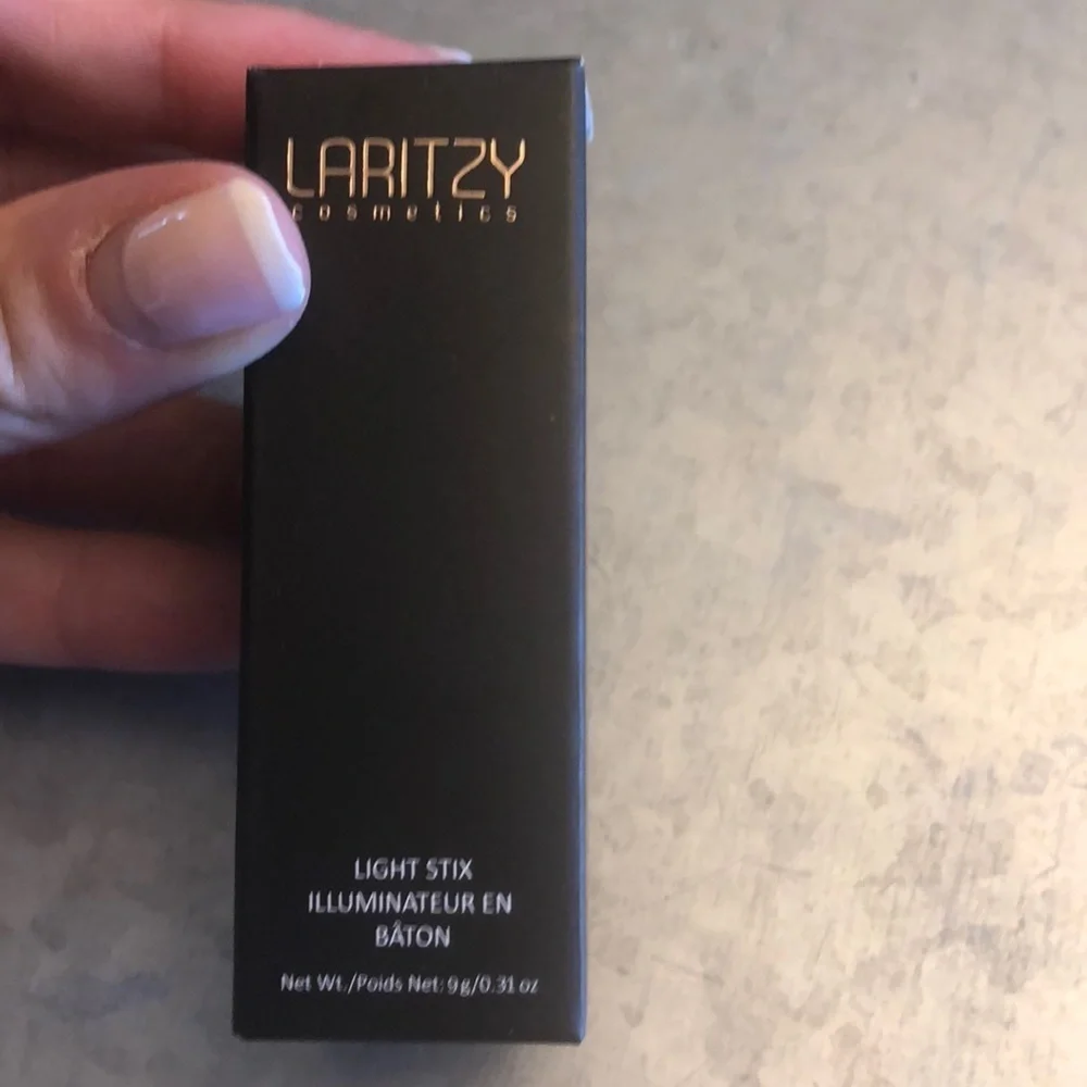 Laritzy cosmetics light stix illuminateur in Halo